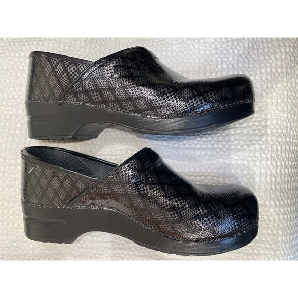 Dansko Professional Clogs Size  EU 42 - US 11.5-12 - Carbon Fiber Patent Leather - Picture 7 of 8